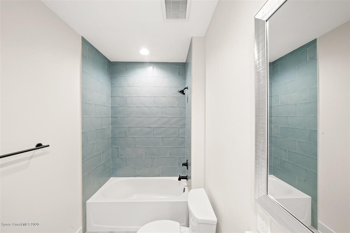 2138 Country Club Road Melbourne, FL 32901 - Photo 53 of 92 a bathroom with a bathtub and shower