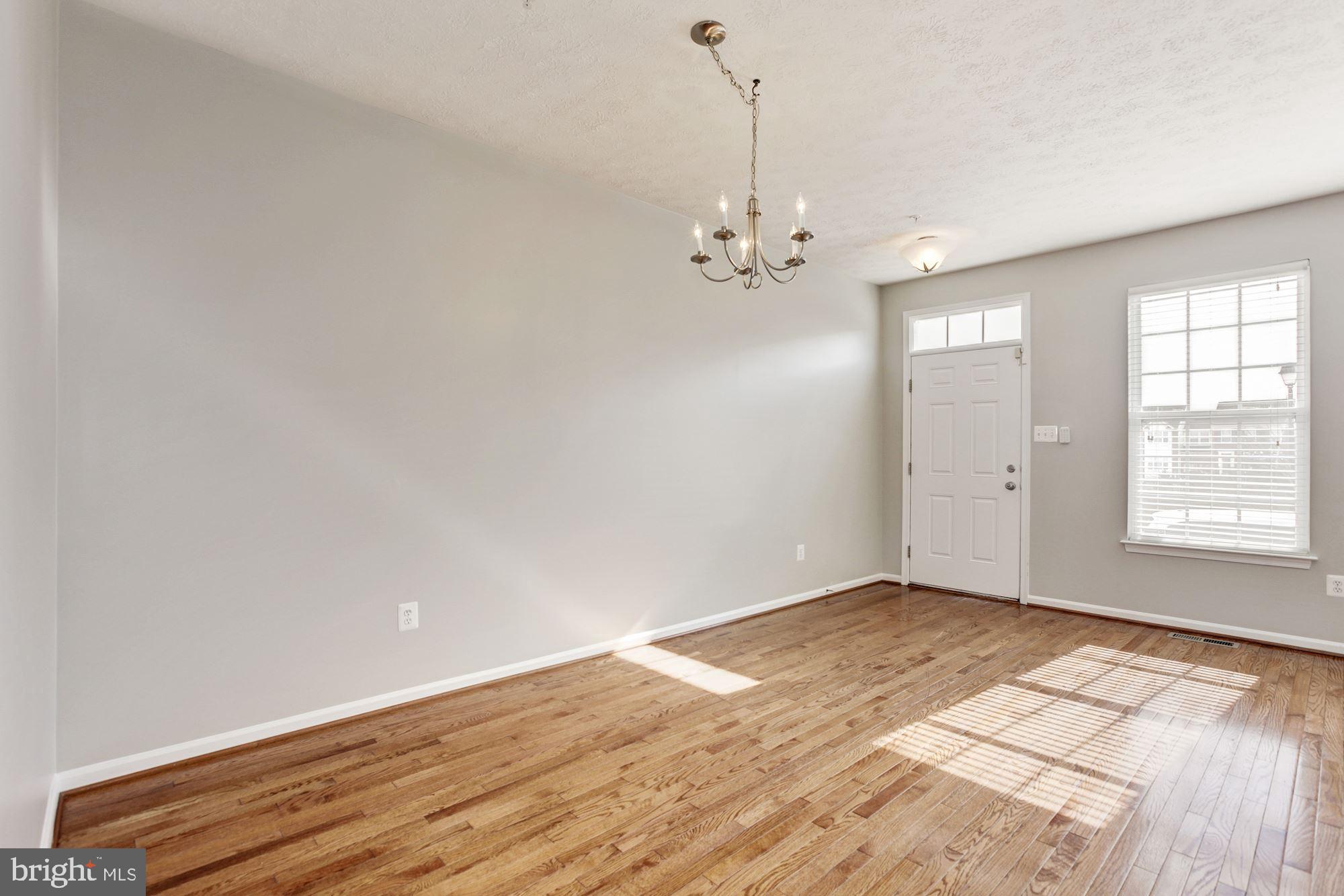 9709 Langley Road Baltimore, MD 21220 - Photo 4 of 31 Living Room