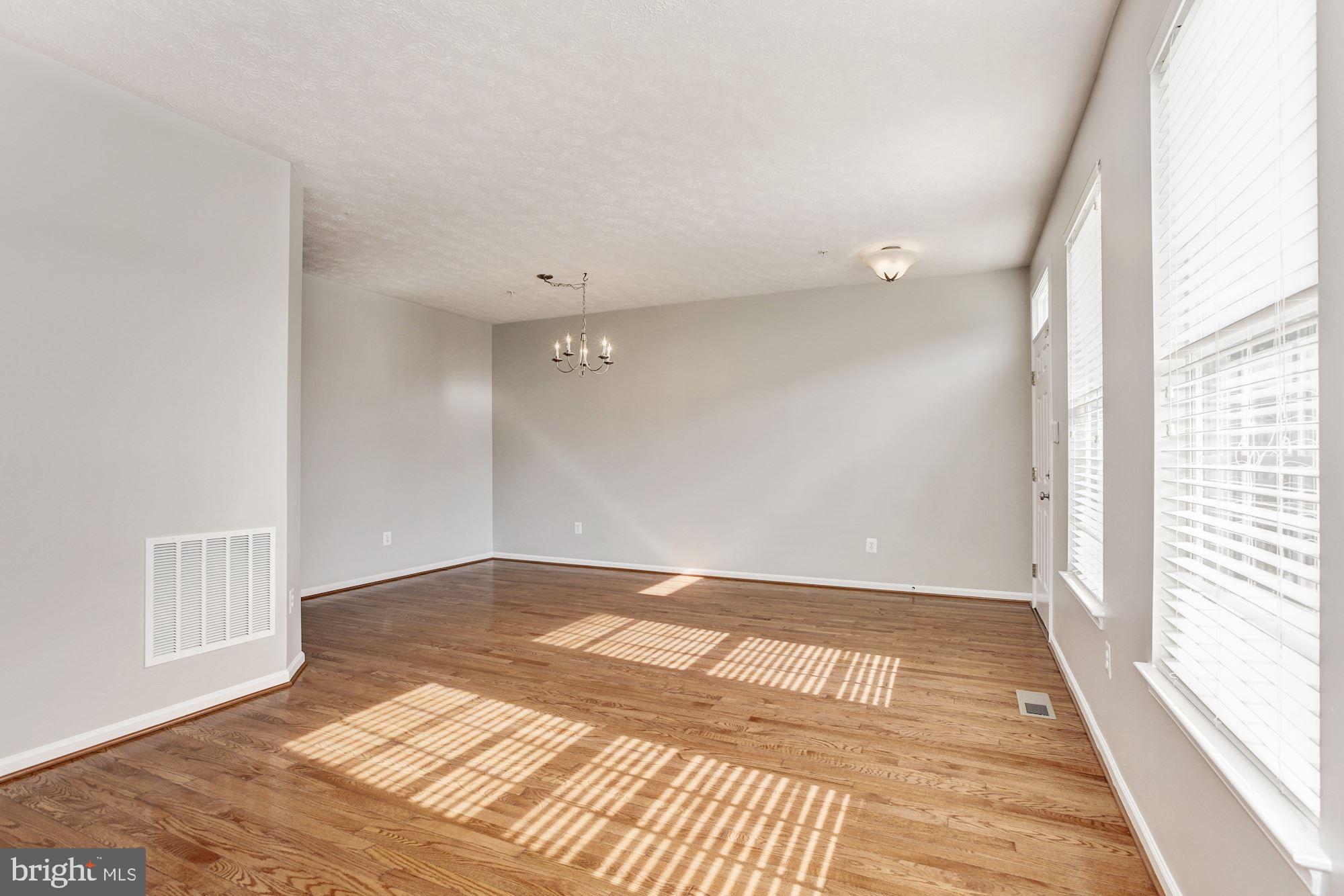 9709 Langley Road Baltimore, MD 21220 - Photo 7 of 31 Living Room