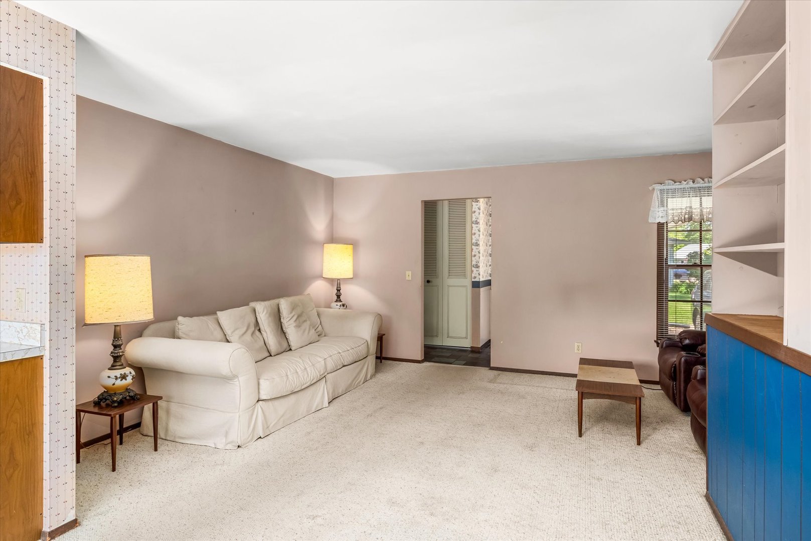 33 Somerset Road Montgomery, IL 60538 - Photo 6 of 17 a living room with furniture and a window