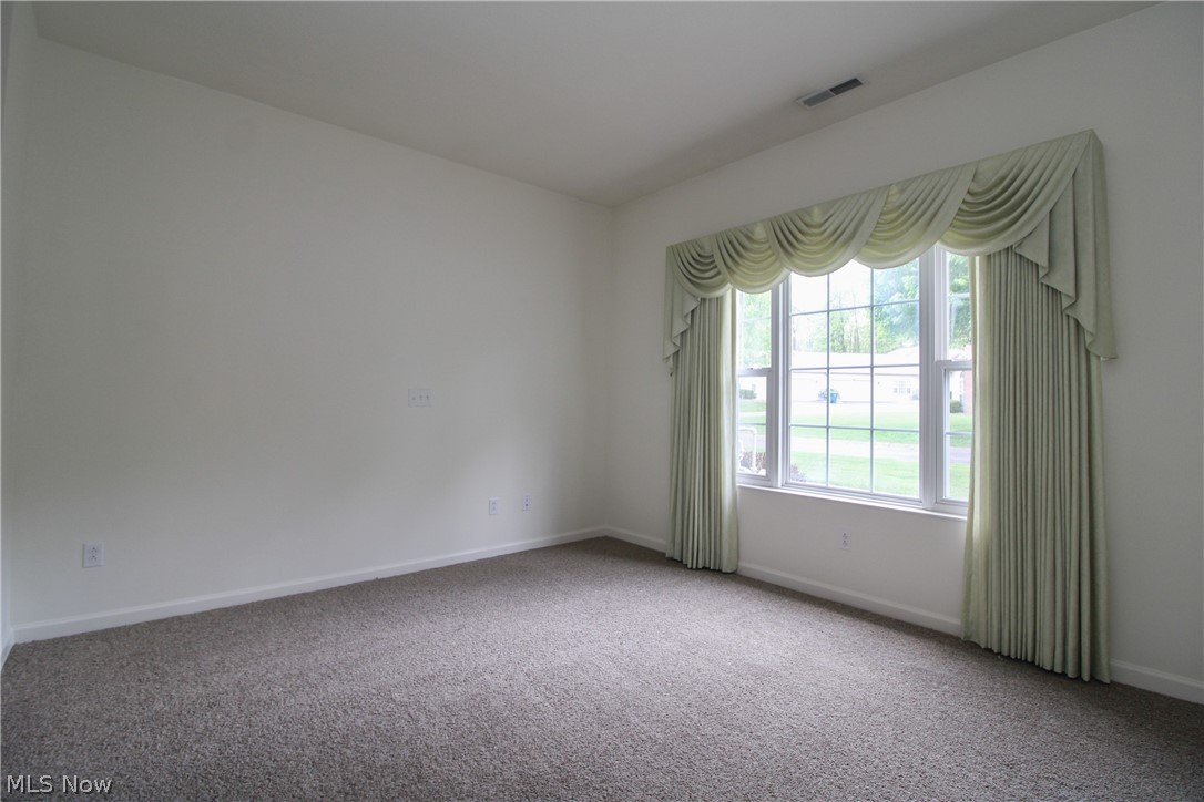 5645 Clingan Road, Unit 7B Struthers, OH 44471 - Photo 22 of 37 Bed 2 with private bath