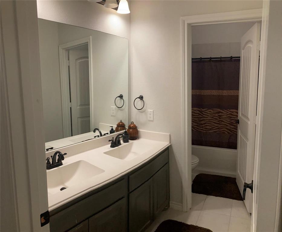 1566 Country Crest Drive Waxahachie, TX 75165 - Photo 11 of 12 a bathroom with a sink a toilet and shower