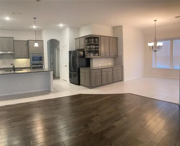 $2,900 | 1566 Country Crest Drive, Waxahachie, TX 75165