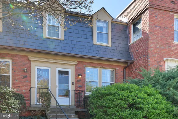 $375,000 | 1300 South Cleveland Street, Unit 364, Arlington, VA 22204