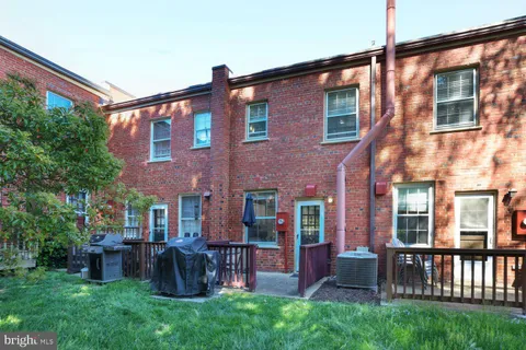 $375,000 | 1300 South Cleveland Street, Unit 364, Arlington, VA 22204