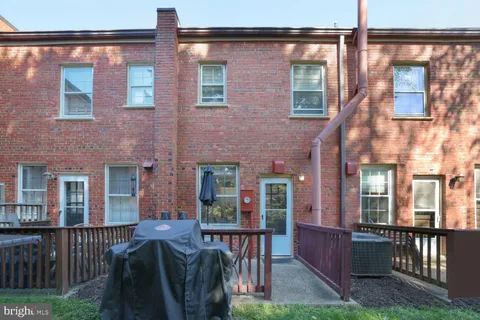 $375,000 | 1300 South Cleveland Street, Unit 364, Arlington, VA 22204
