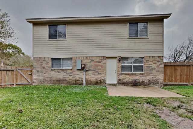 a front view of house with yard