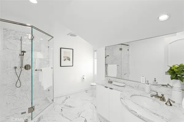 $9,995,000 | 21 Lochmoor Lane, Newport Beach, CA 92660