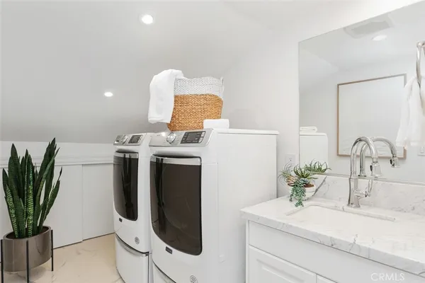 $9,995,000 | 21 Lochmoor Lane, Newport Beach, CA 92660