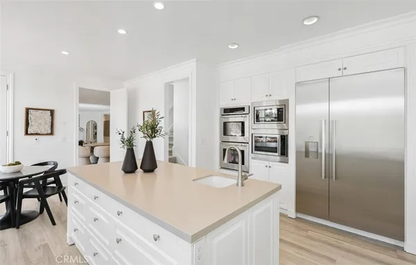 $9,995,000 | 21 Lochmoor Lane, Newport Beach, CA 92660