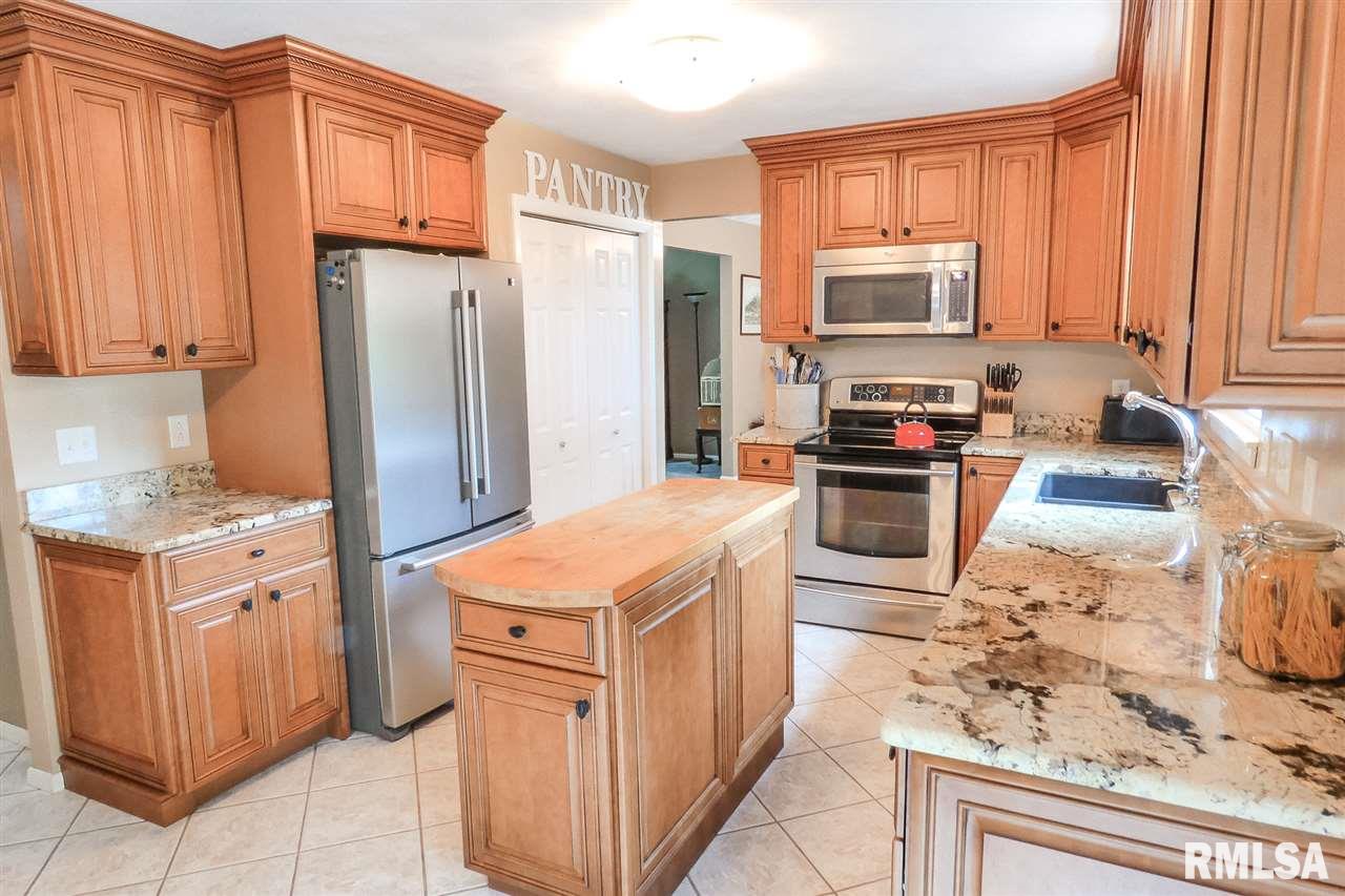 1609 Upper Spring Bay Road Metamora, IL 61548 - Photo 6 of 35