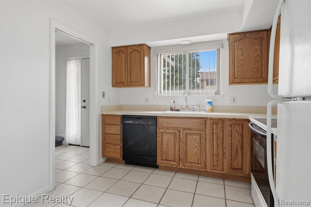 3895 Old Creek Road Troy, MI 48084 - Photo 11 of 23