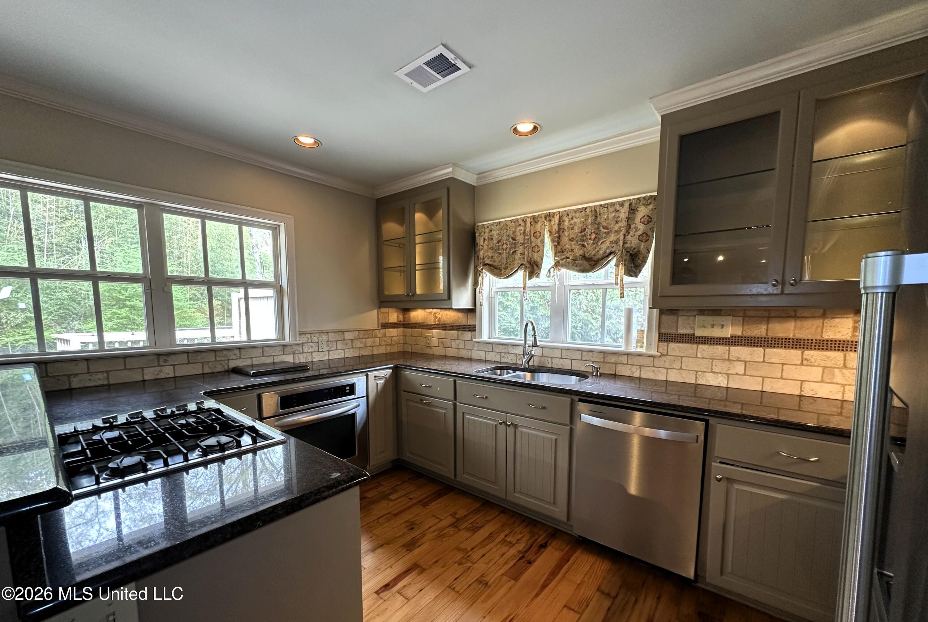 4233 Brussels Drive Jackson, MS 39211 - Photo 4 of 23 IMG_9810