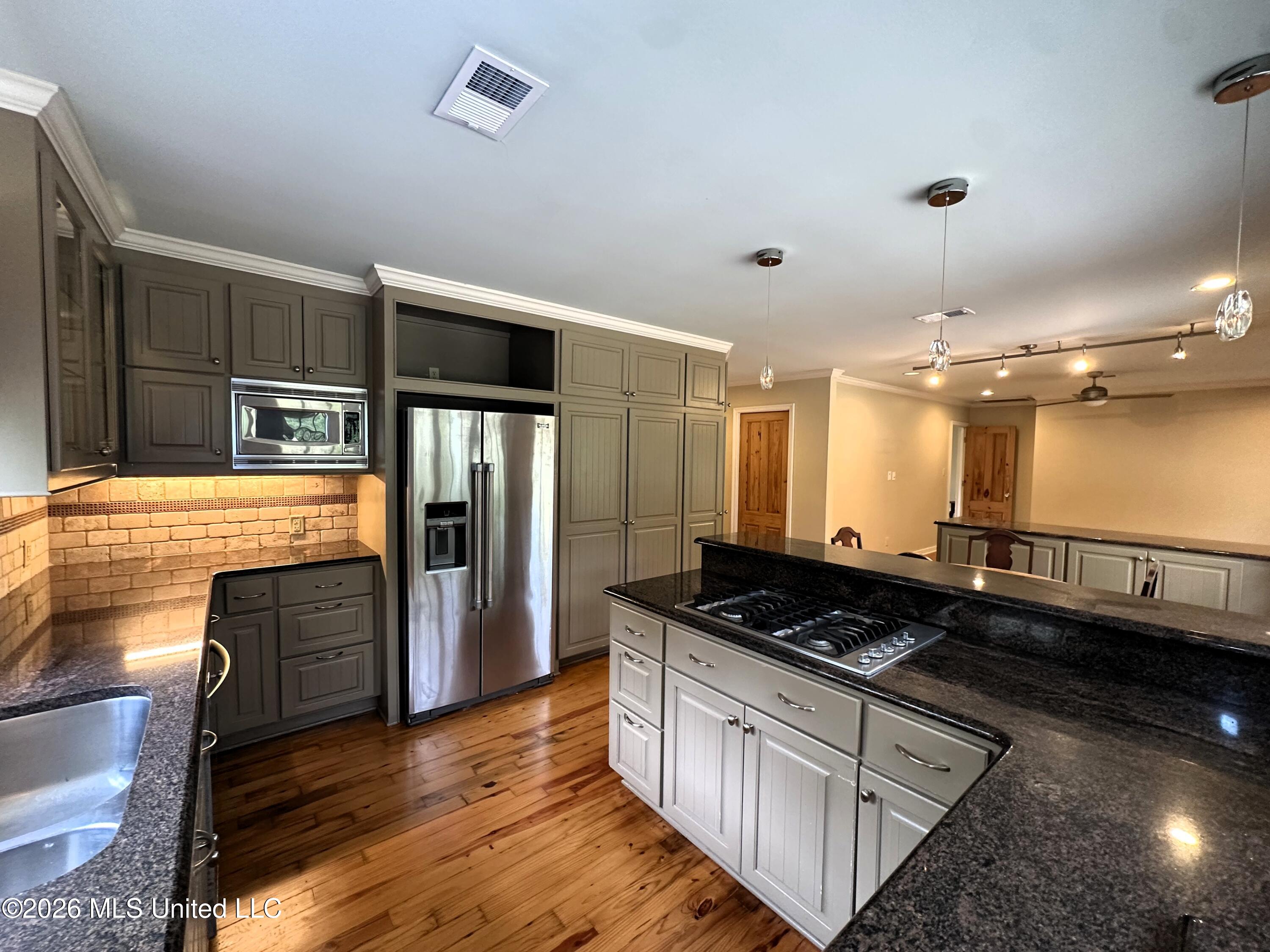 4233 Brussels Drive Jackson, MS 39211 - Photo 5 of 23 IMG_9812