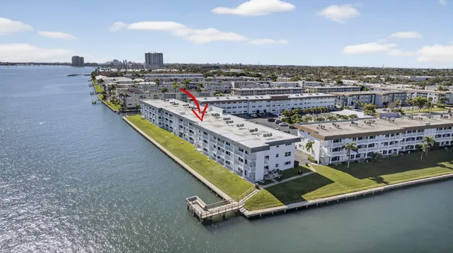 $2,100 | 100 Shore Court, Unit 307, North Palm Beach, FL 33408