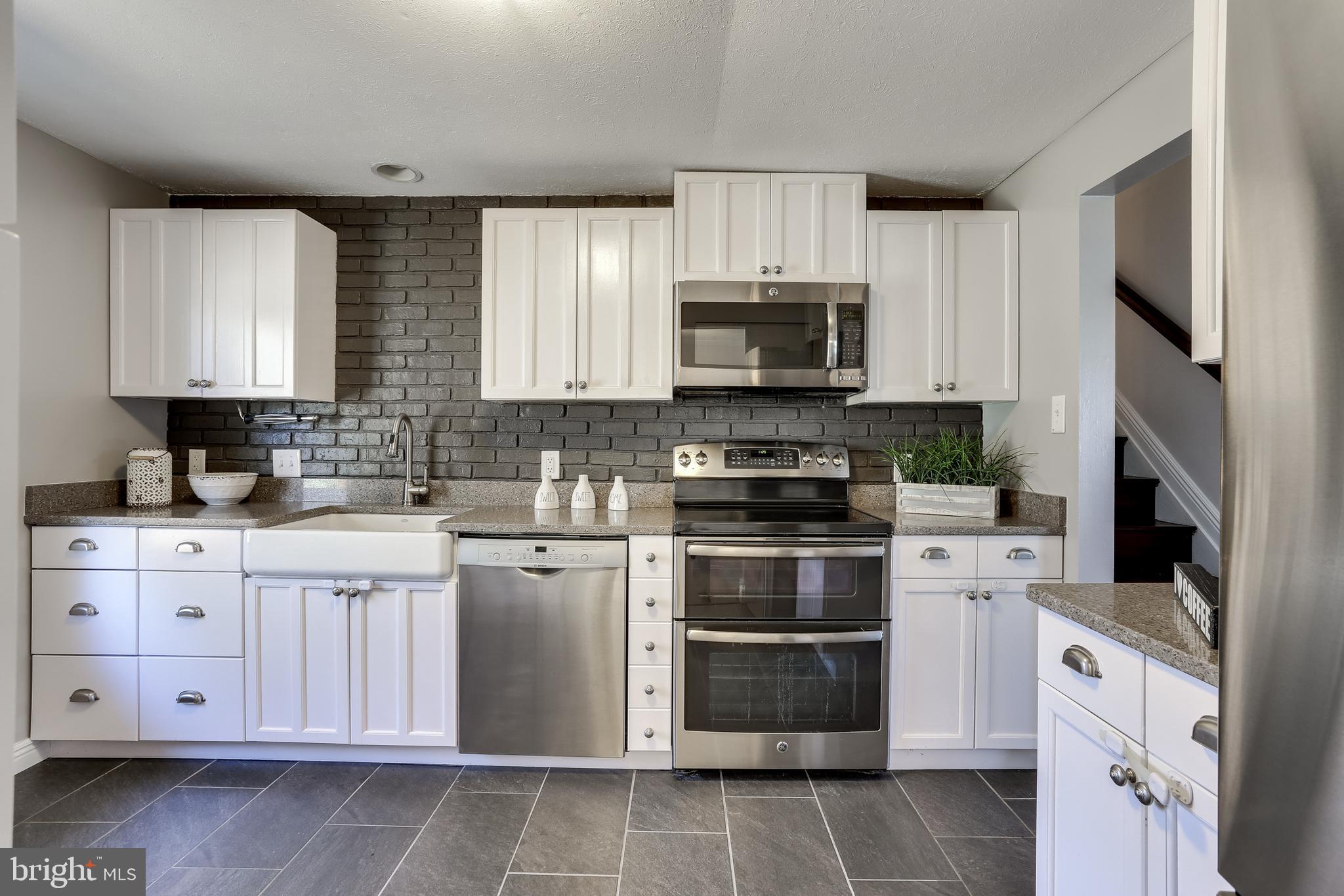 7843 Metacomet Road Hanover, MD 21076 - Photo 2 of 33 Beautifully renovated kitchen!