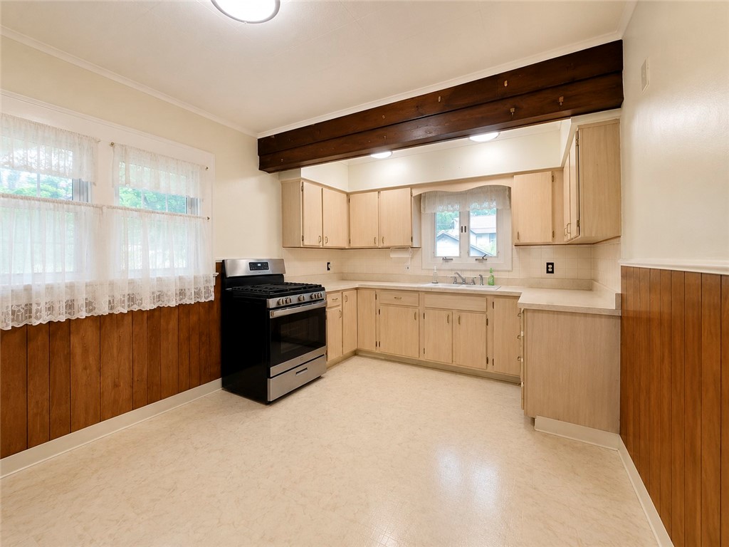 179 Roxborough Road Rochester, NY 14619 - Photo 18 of 35