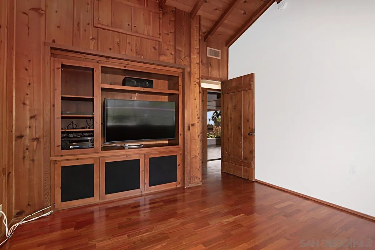 573 Amphitheatre Drive Del Mar, CA 92014 - Photo 31 of 42