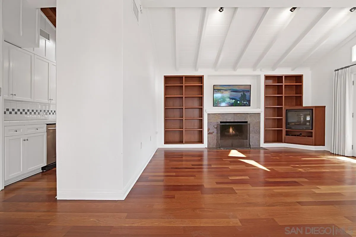 573 Amphitheatre Drive Del Mar, CA 92014 - Photo 5 of 42