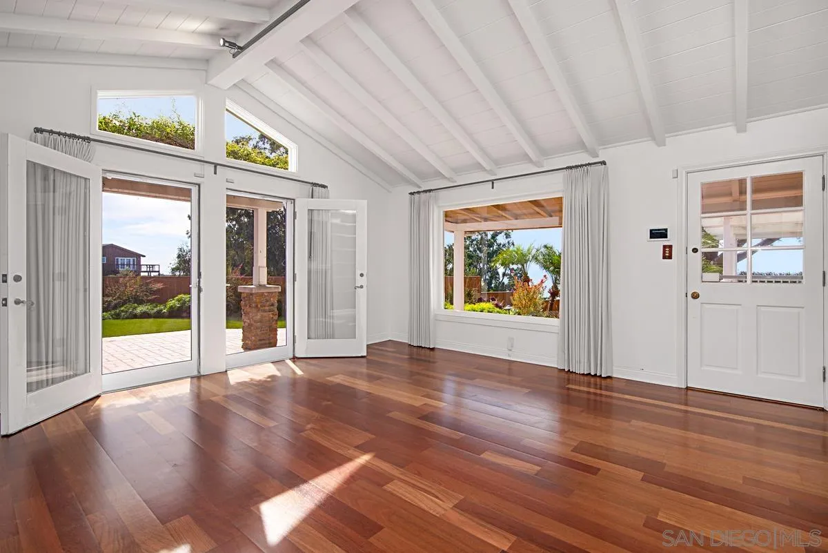 573 Amphitheatre Drive Del Mar, CA 92014 - Photo 7 of 42