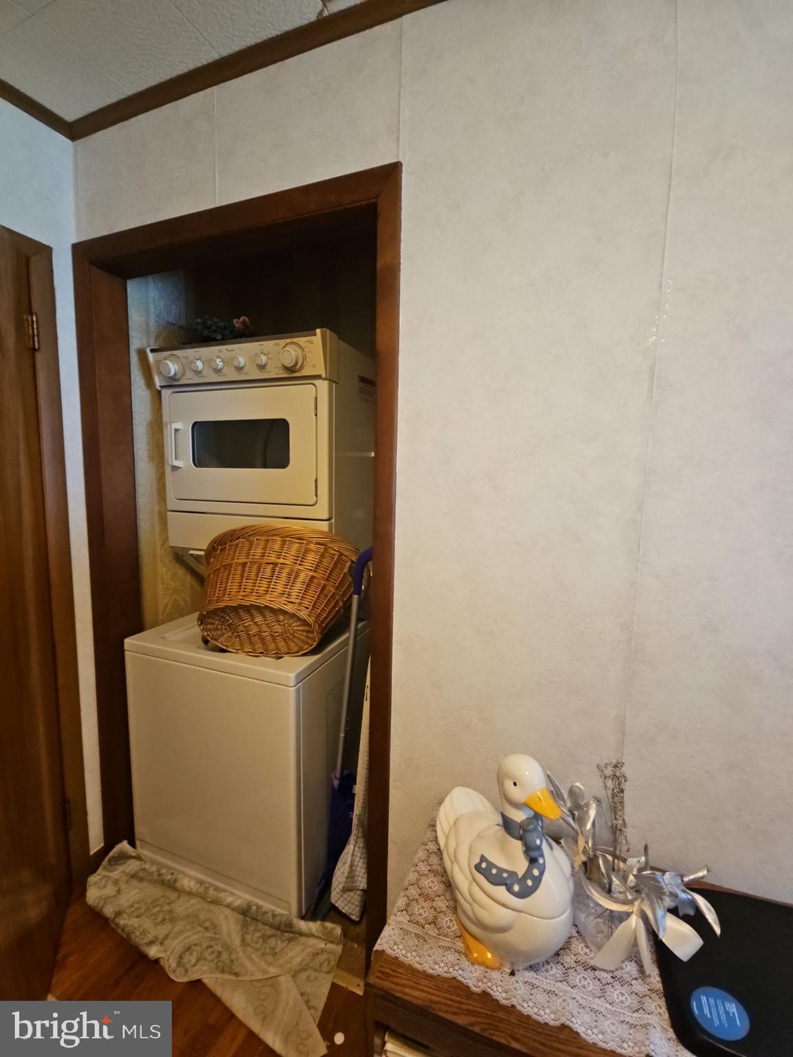 282 Woodruff Road Bridgeton, NJ 08302 - Photo 10 of 19 a utility room with sink dryer and washer