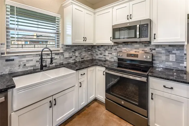 $2,300 | 123 Kikipua, Bastrop, TX 78602