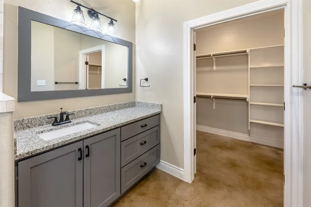 $2,300 | 123 Kikipua, Bastrop, TX 78602