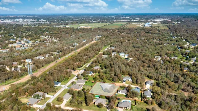 $2,300 | 123 Kikipua, Bastrop, TX 78602