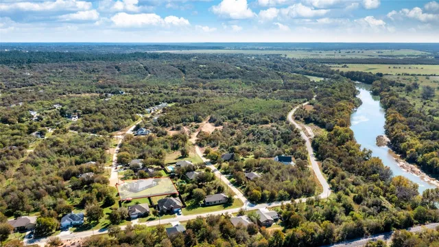 $2,300 | 123 Kikipua, Bastrop, TX 78602