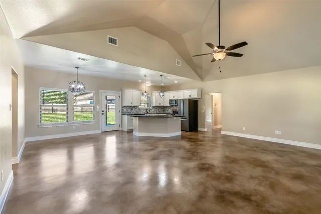 $2,300 | 123 Kikipua, Bastrop, TX 78602