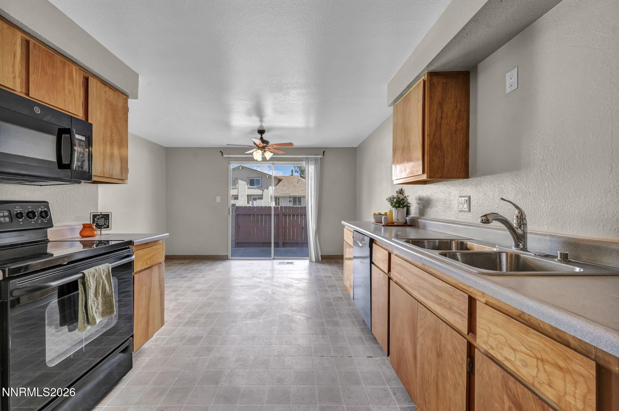 19 Condor Circle Carson City, NV 89701 - Photo 8 of 41 a kitchen that has a sink and a stove