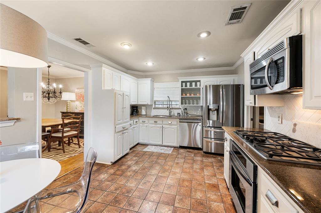 9741 Broken Bow Road Dallas, TX 75238 - Photo 13 of 28