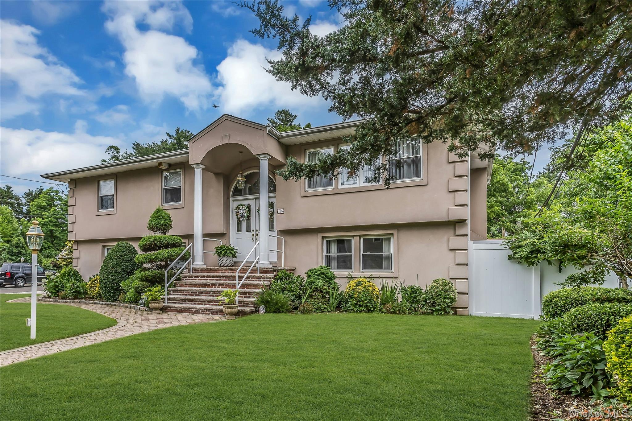 105 Convent Road Syosset, NY 11791 - Photo 2 of 28