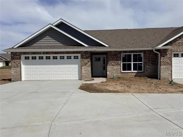 $353,000 | 24 Sonata Lane, Troy, IL 62294