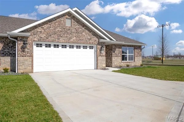 $353,000 | 24 Sonata Lane, Troy, IL 62294