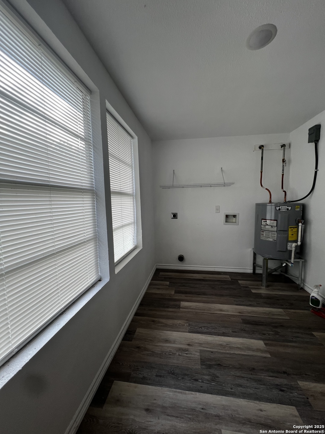 308 West Coker Avenue Devine, TX 78016 - Photo 14 of 20