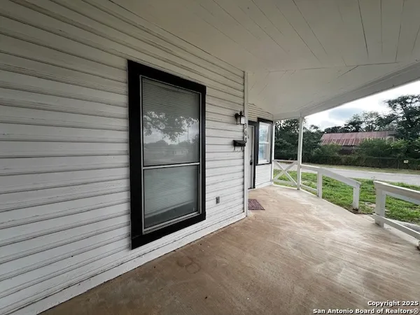 a view of a house with backyard and porch