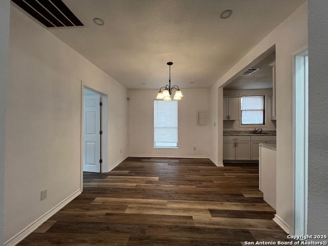 308 West Coker Avenue Devine, TX 78016 - Photo 6 of 20