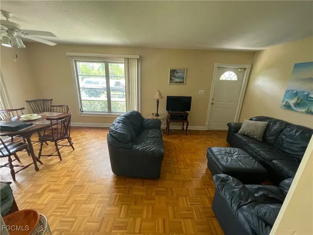 $1,200 | 10 Tangelo Court, Lehigh Acres, FL 33936