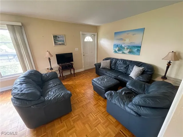 $1,200 | 10 Tangelo Court, Lehigh Acres, FL 33936