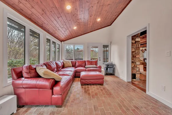 $998,700 | 6635 Corntassel Lane, Roanoke, VA 24018