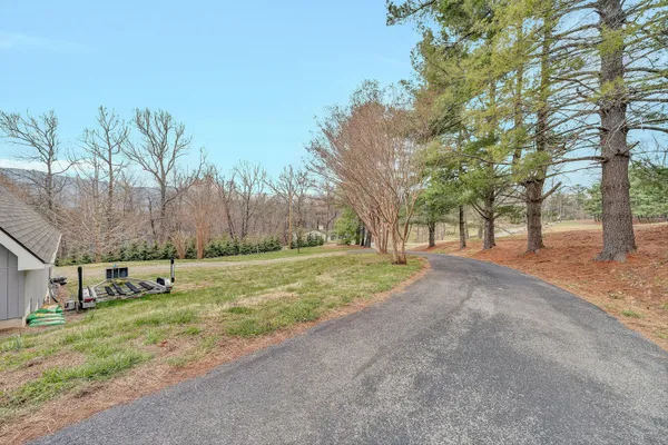 $998,700 | 6635 Corntassel Lane, Roanoke, VA 24018