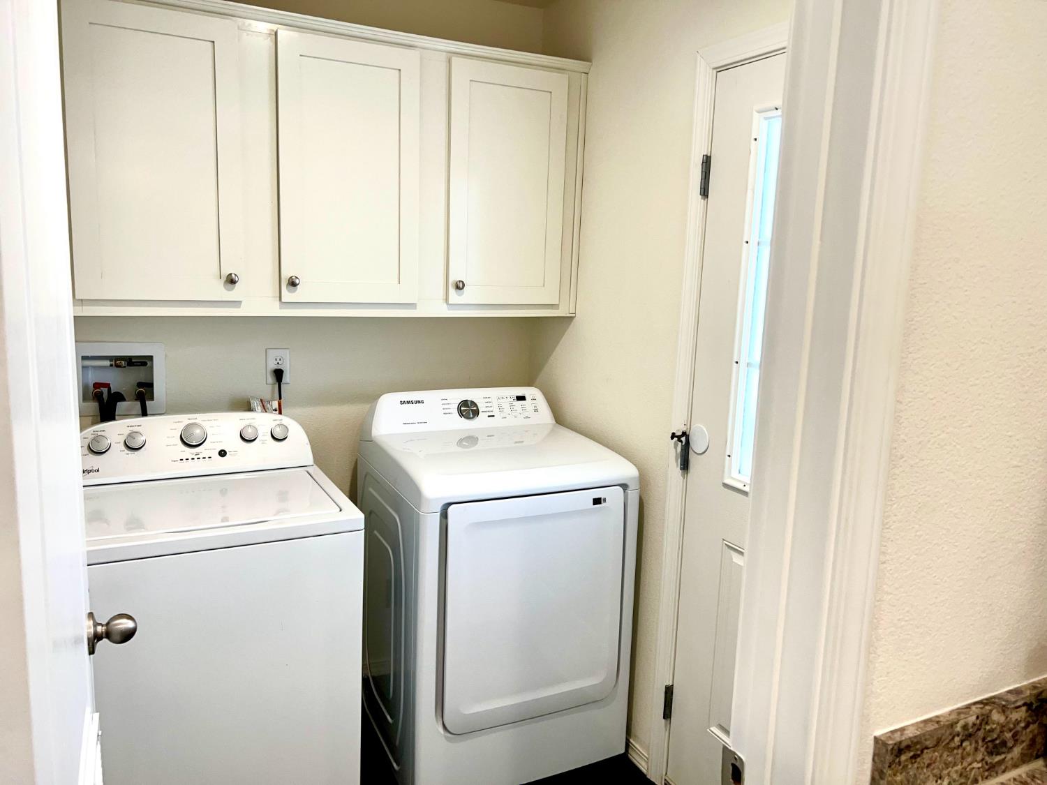 53 Saxton Circle, Unit 53 Citrus Heights, CA 95621 - Photo 6 of 19 a utility room with dryer and washer