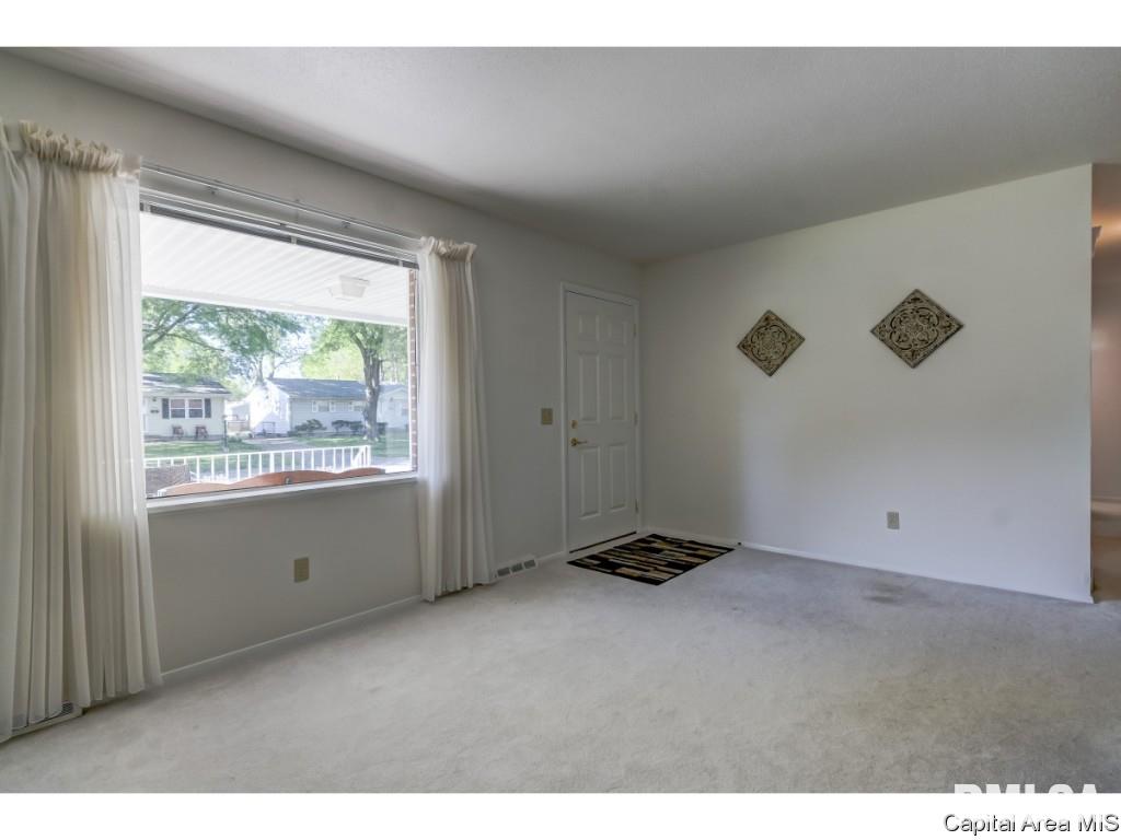 2557 Sandgate Road Springfield, IL 62702 - Photo 4 of 26