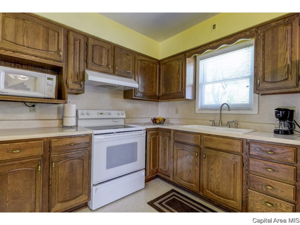 2557 Sandgate Road Springfield, IL 62702 - Photo 6 of 26
