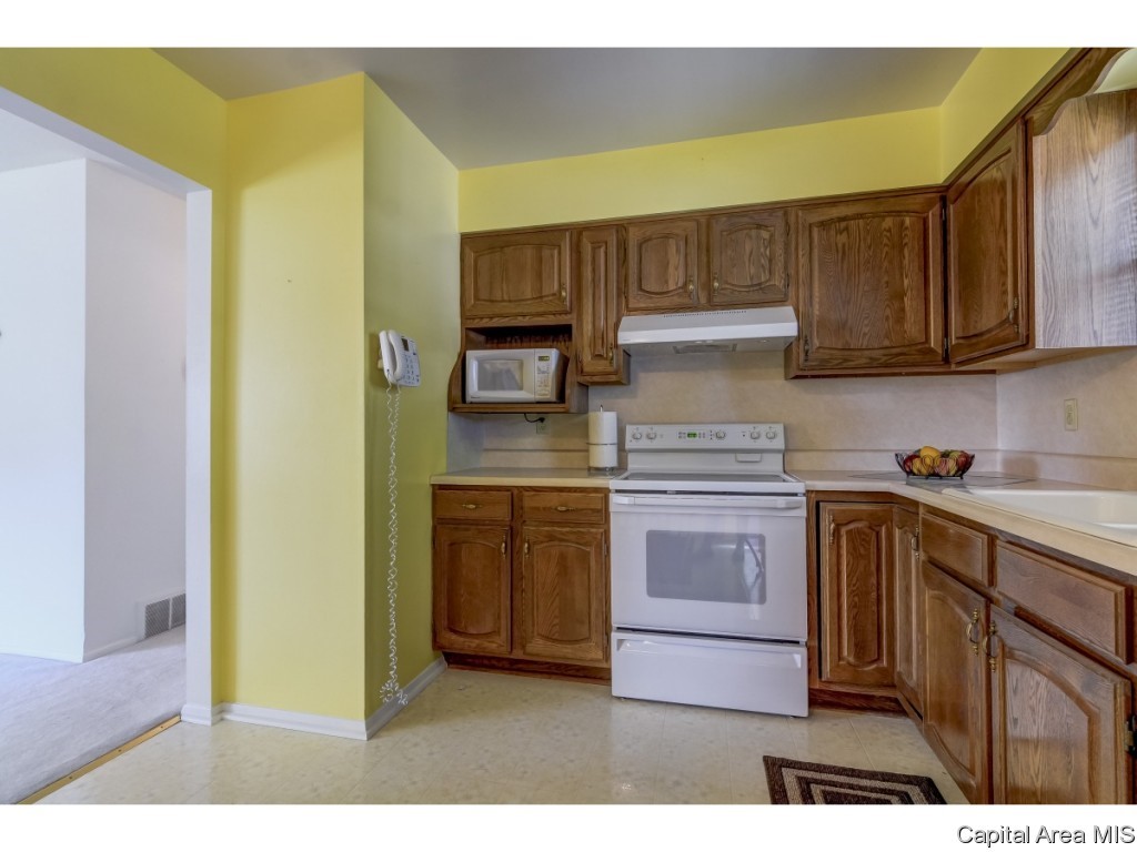 2557 Sandgate Road Springfield, IL 62702 - Photo 7 of 26
