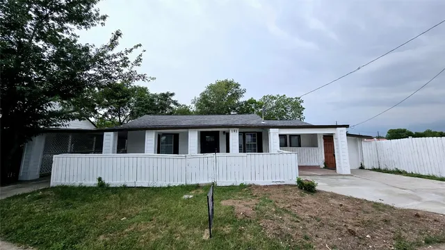 $1,695 | 101 South Lockhart Street, Unit A, Manor, TX 78653