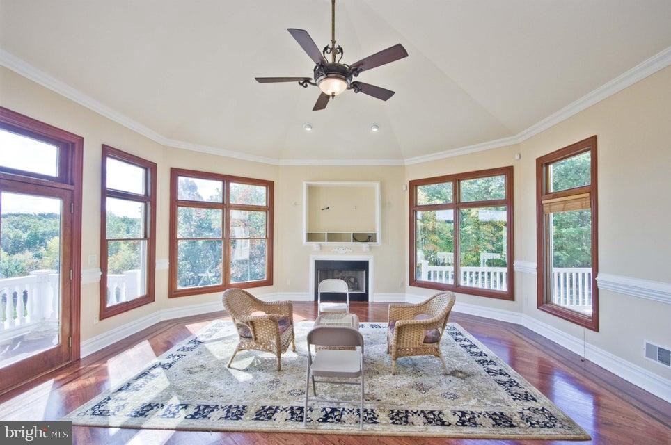 79 Potts Road Robbinsville, NJ 08691 - Photo 18 of 20 a dining room with wooden floor and a rug