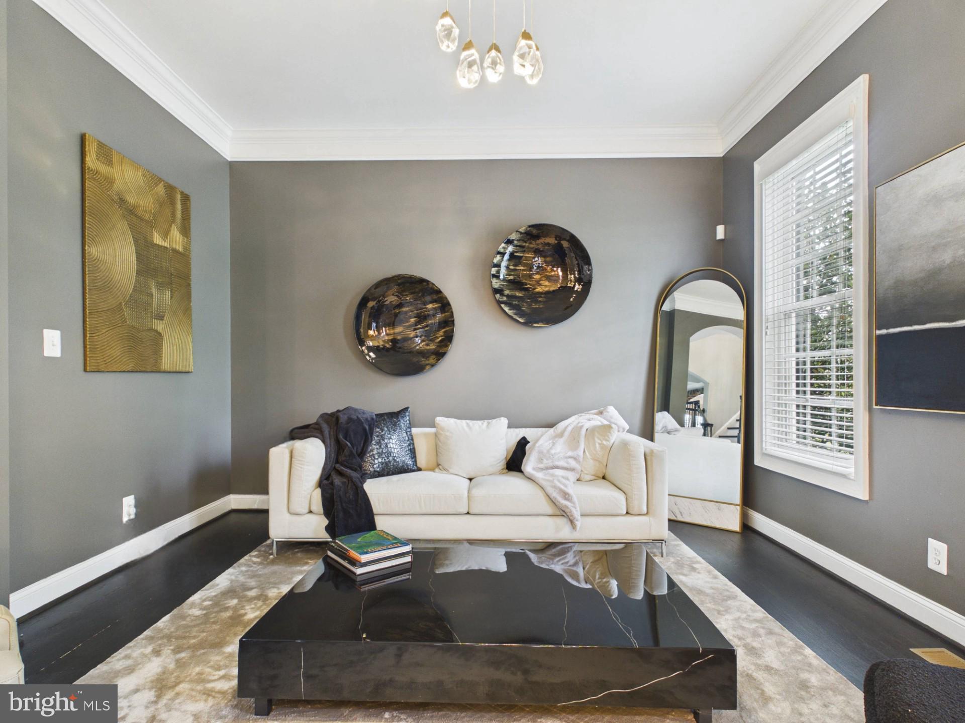 38565 Piggott Bottom Road Hamilton, VA 20158 - Photo 25 of 85 a living room with furniture and a window