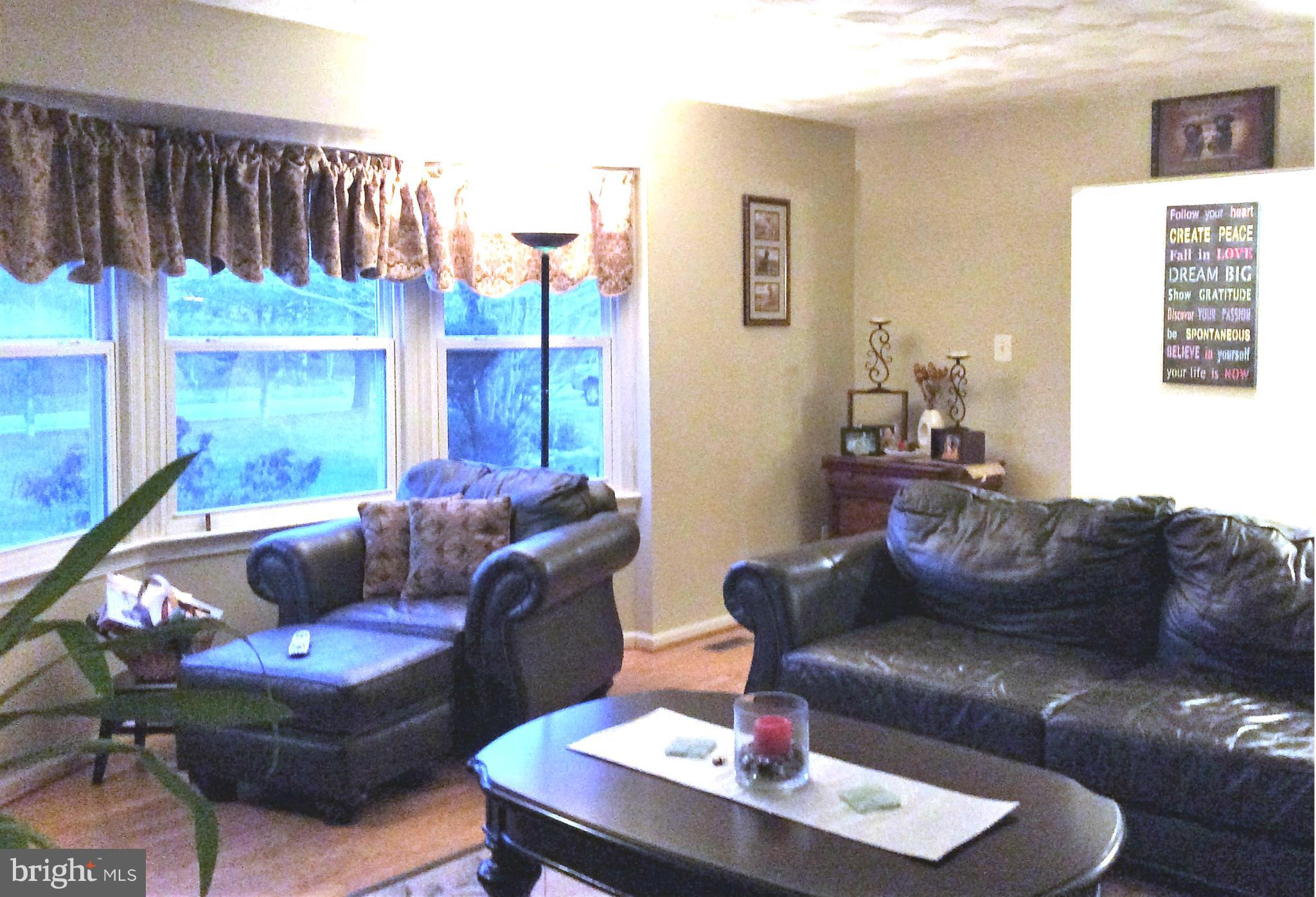 6015 Bumpy Oak Road La Plata, MD 20646 - Photo 3 of 24 Living Room